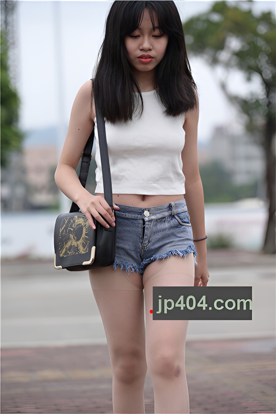 热裤牛仔小姐姐【套图+视频】