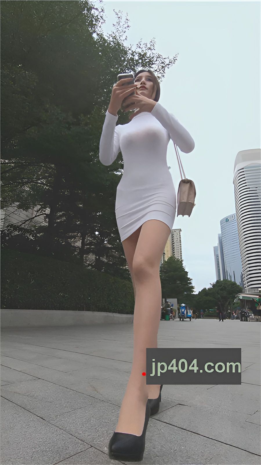 （视频）白色紧身连体包臀裙小姐姐[1.25G/MP4]