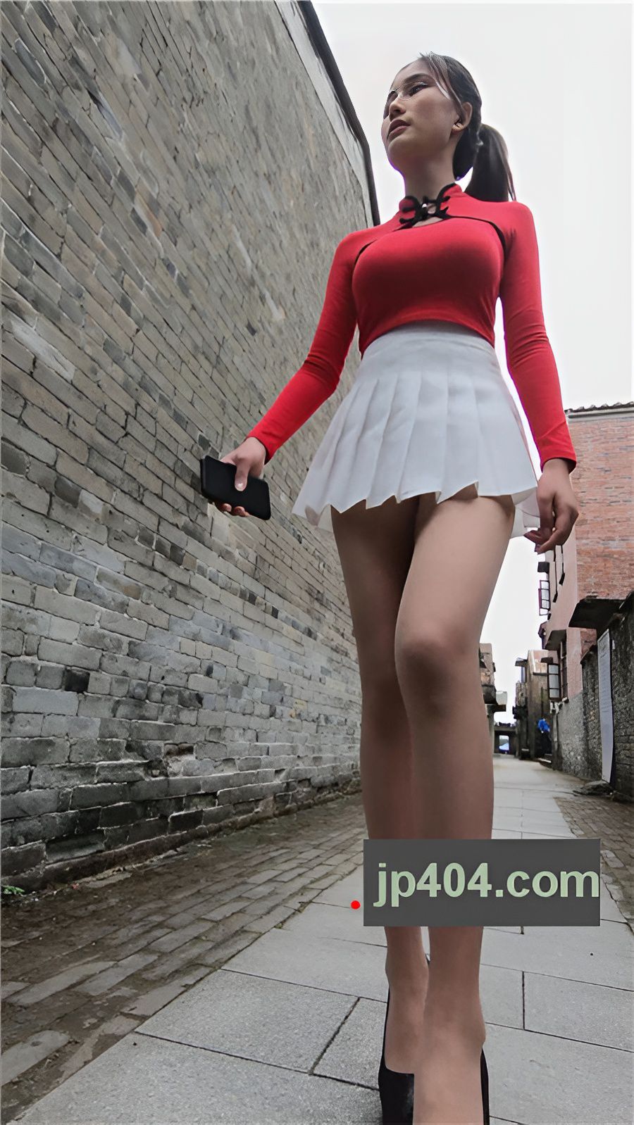 红衣短裙高跟美女 【套图+视频】