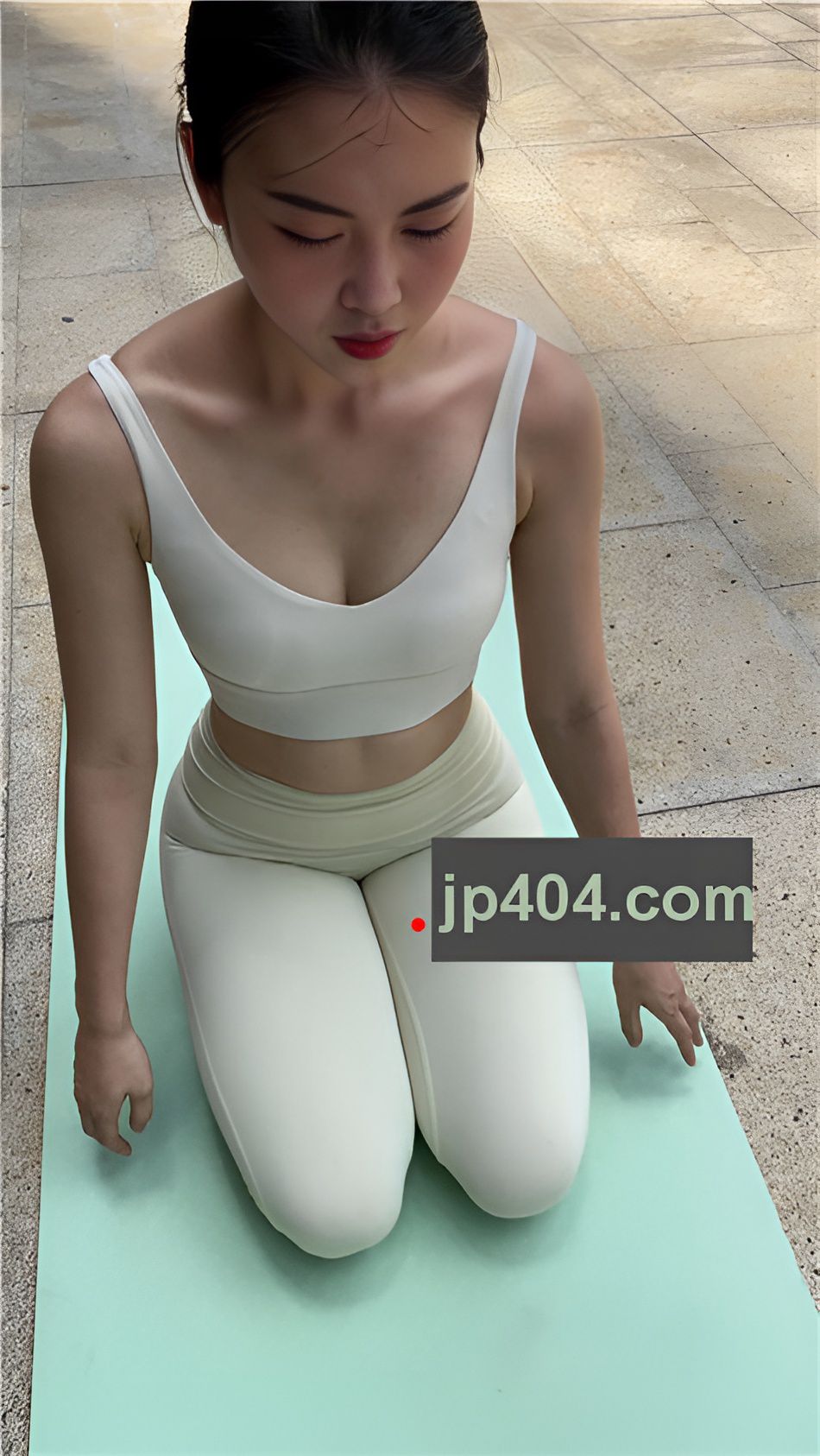 （视频）浅黄瑜伽裤美女[9.05G/MP4]