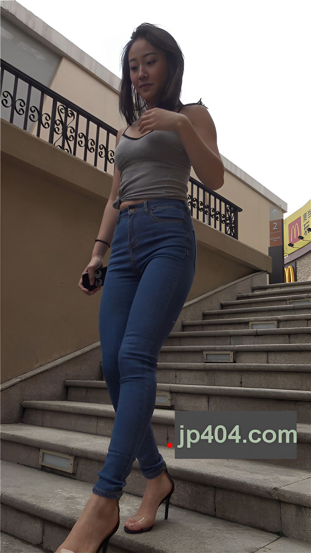 丰腴蓝色牛仔紧身裤[7.23G/MP4]