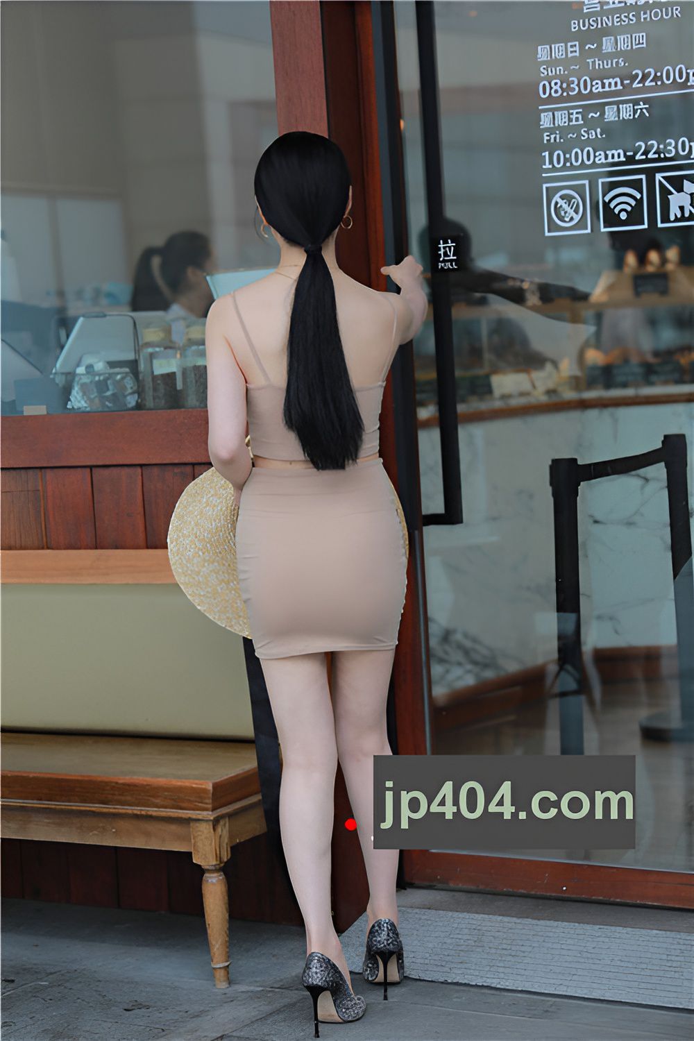 吊带包臀裙小姐姐【套图+视频】