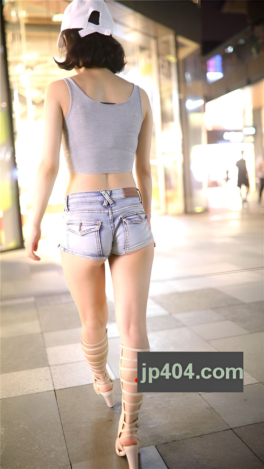 模拍漂亮的热裤月牙美女《六》[5.45G/MP4]