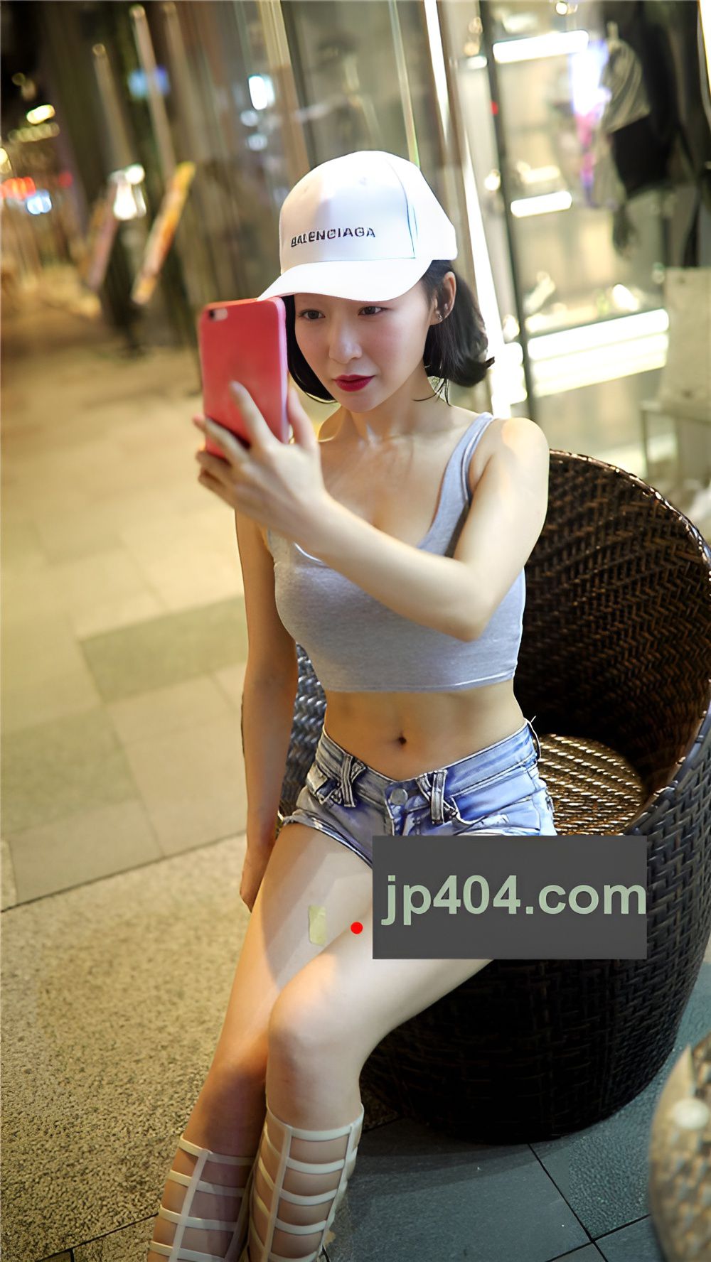 模拍漂亮的热裤月牙美女《四》[2.58G/MP4]