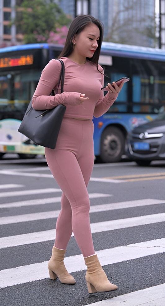 粉色瑜伽裤美臀小姐姐【套图+视频】