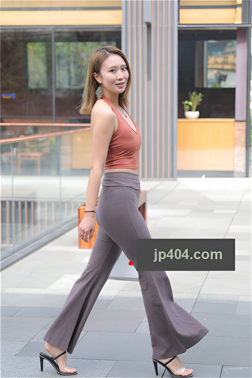 紧身喇叭裤小姐姐【套图+视频】