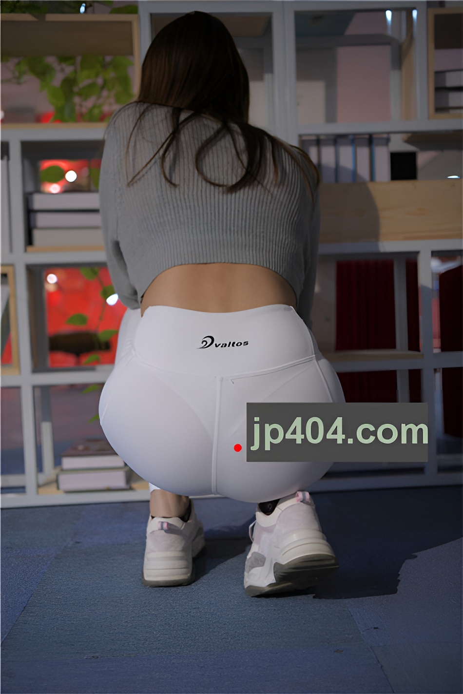 （套图二）白色紧身裤大长腿美女(391P)[9.16G/JPG]