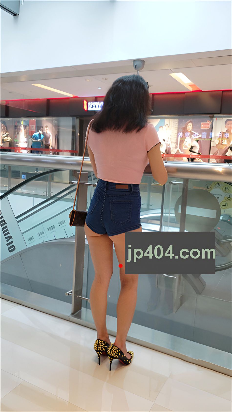 （视频）热裤美女 [4.53G/MP4]