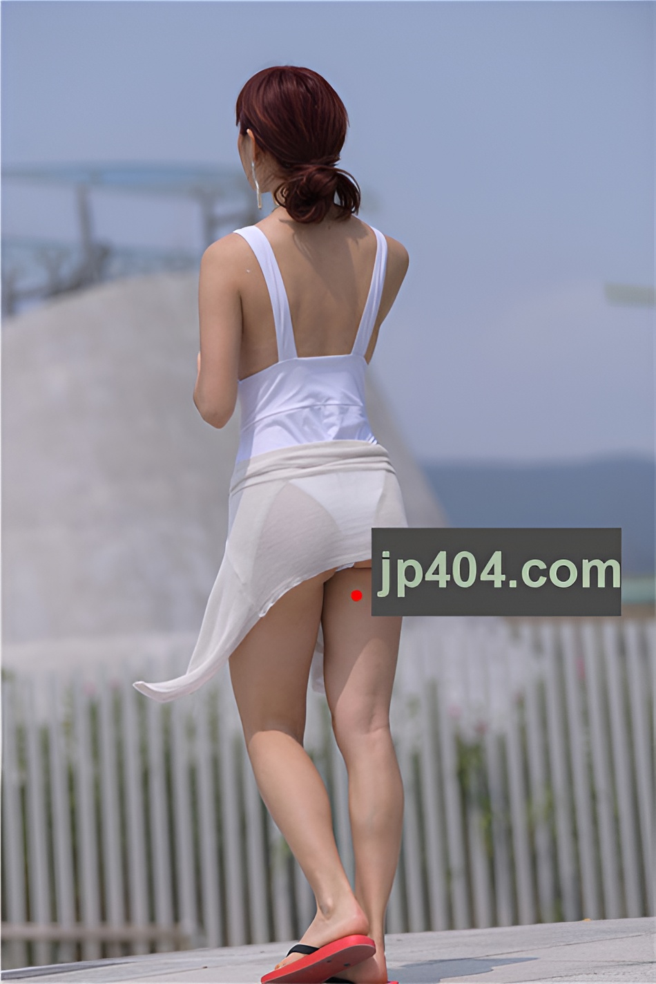 （套图）白色连体比基尼美眉 (560P)[8.66G/JPG]