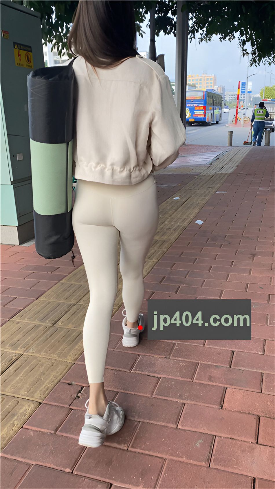 （视频）白色瑜伽裤美女 [10.39G/MP4]