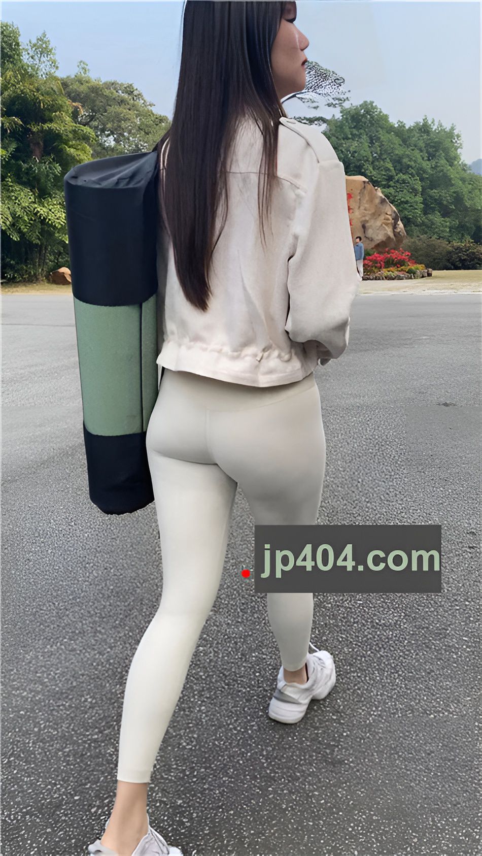 （视频）白色瑜伽裤美女 [10.39G/MP4]