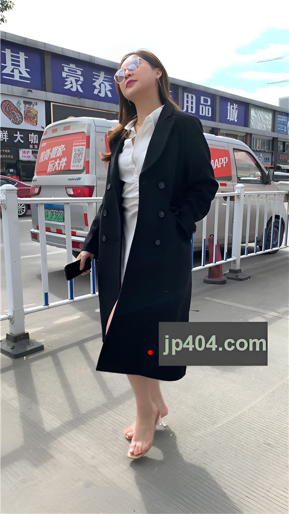 （视频）白色短裙美女[8.23G/MP4]