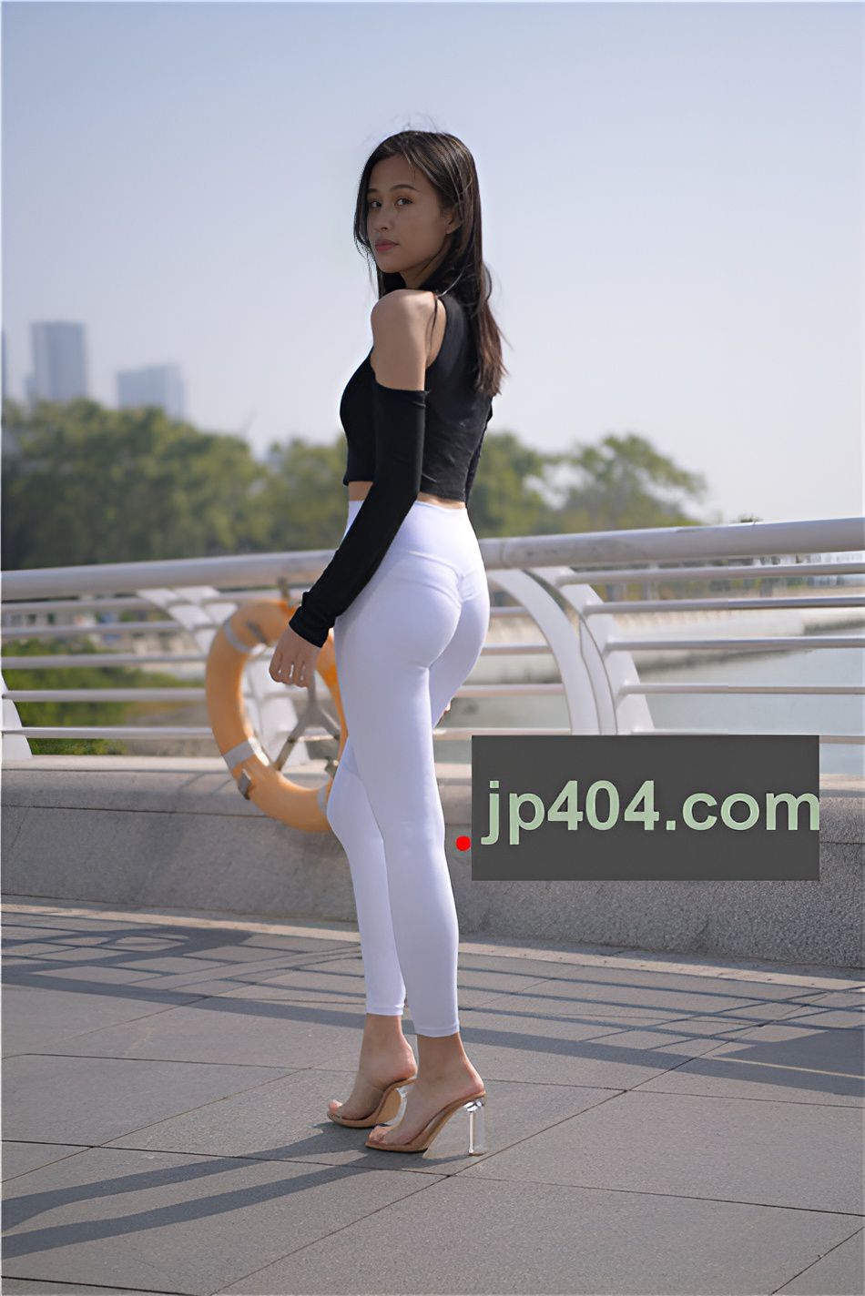 （套图二）紧身白裤女孩(351P)[6.71G/JPG]