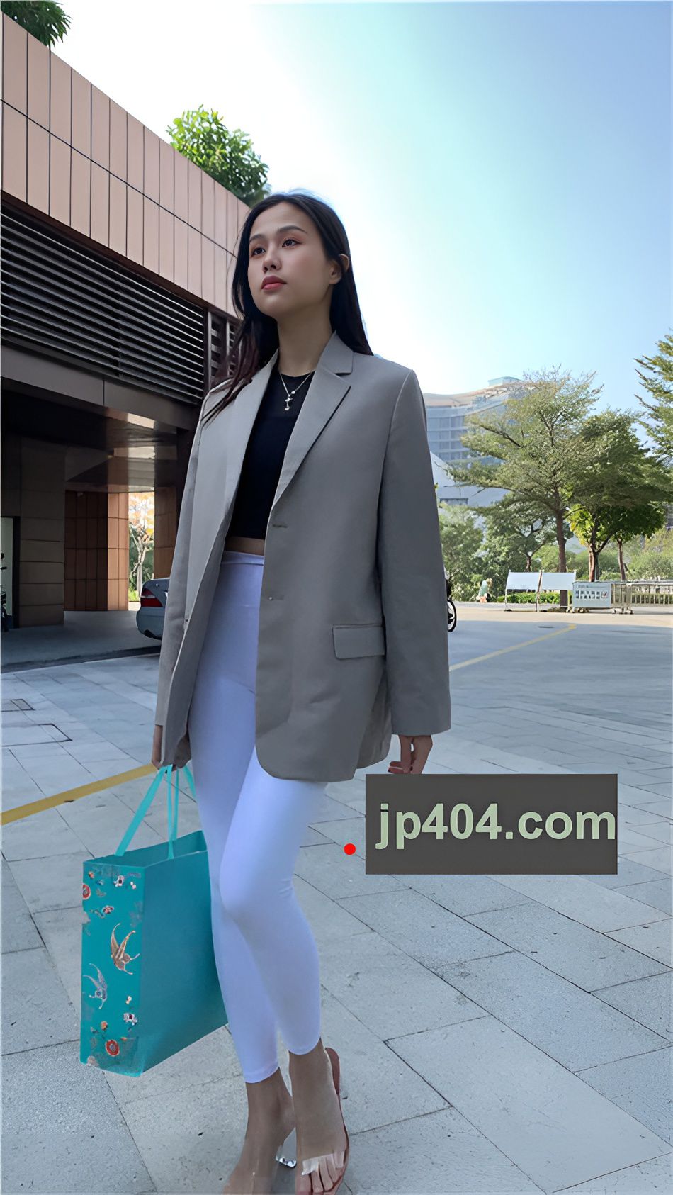 （视频）紧身白裤女孩[9.7G/MP4]