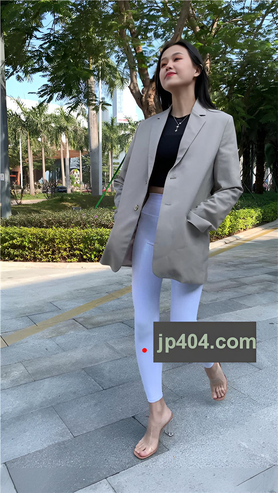 （视频）紧身白裤女孩[9.7G/MP4]