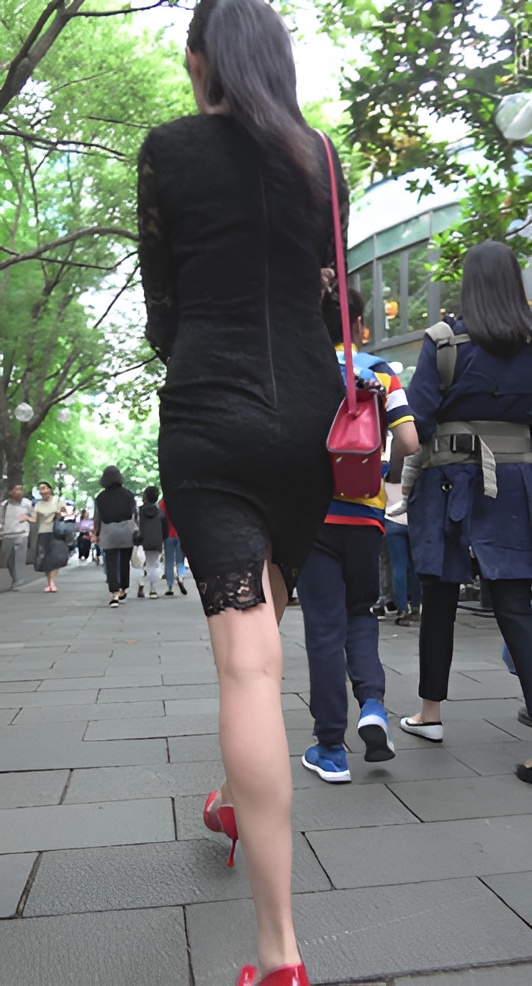 连体镂空包臀裙[1.4G/MP4]