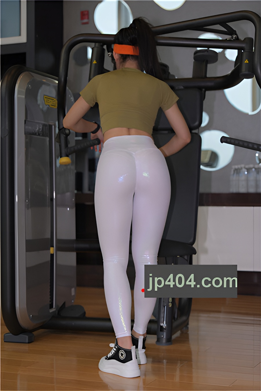 白色亮光紧身裤小姐姐【套图+视频】