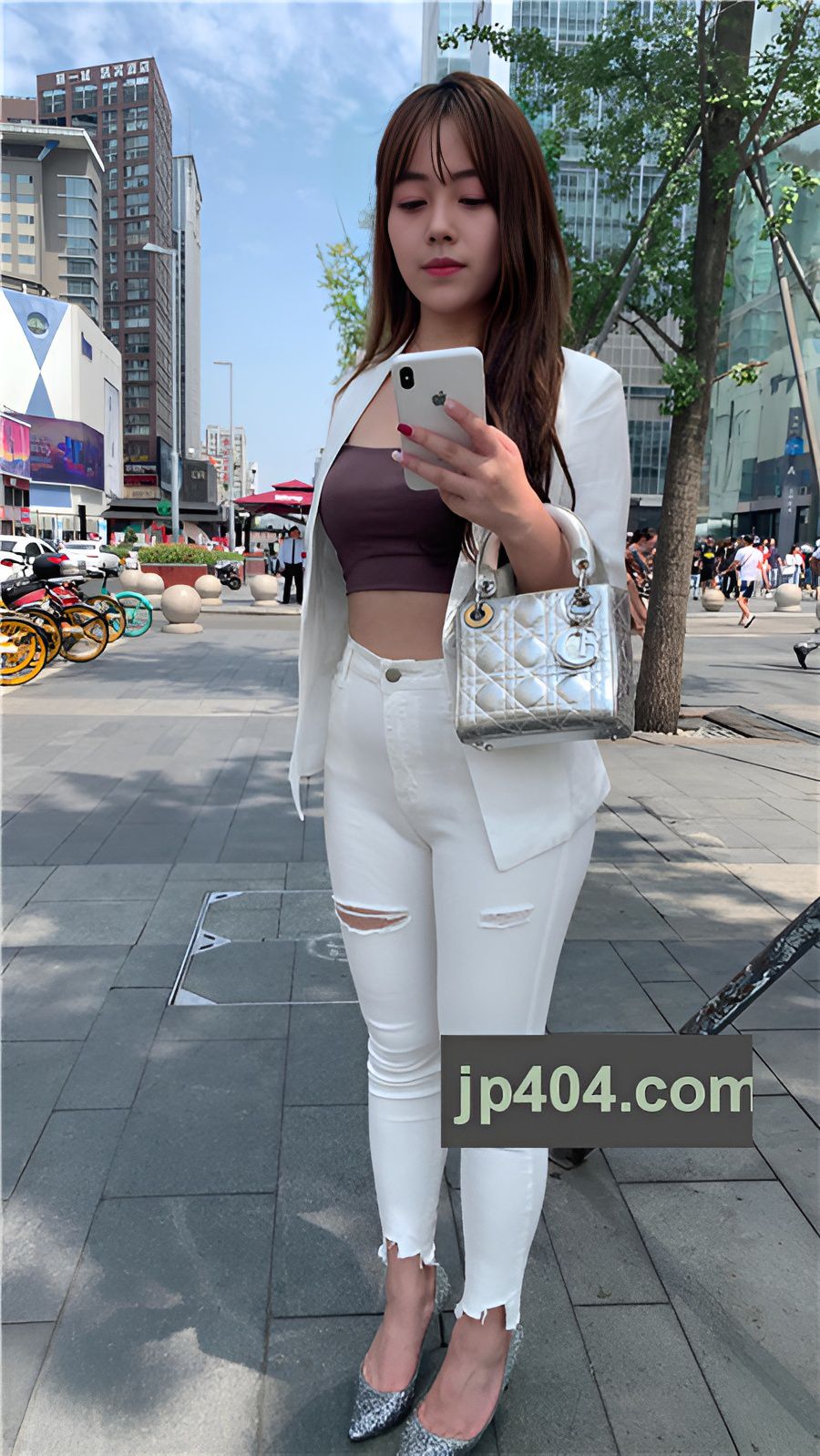 （视频）白色牛仔裤小姐姐[6.22G/MP4]