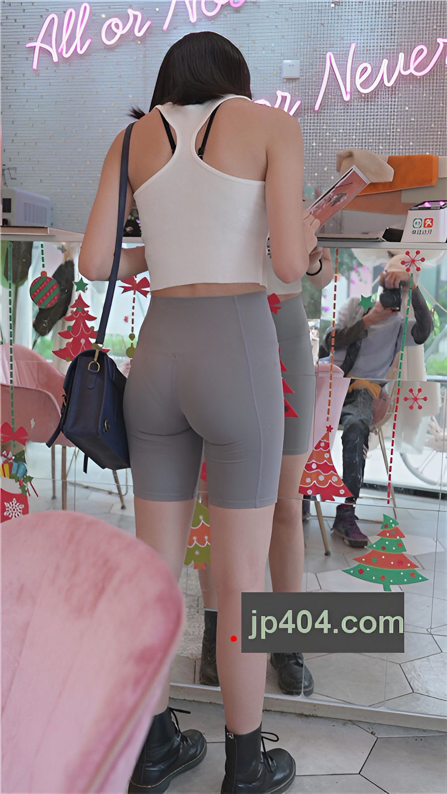 （视频）灰色紧身瑜伽裤MM[6.17G/MP4]