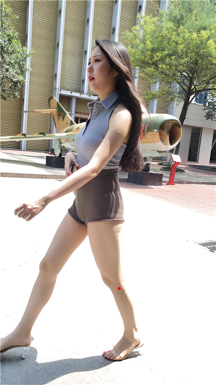 （视频）漂亮的短裤美女[8.05G/MP4]