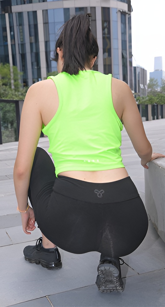 （套图二）黑色紧身裤美女(242P)[5.45G/JPG]