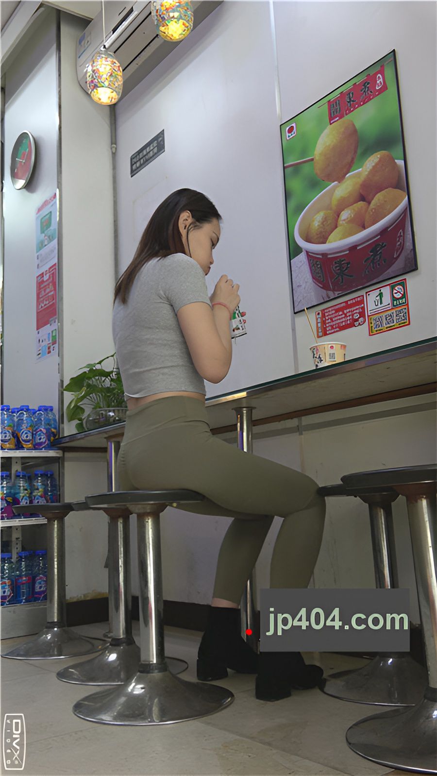 （视频二）紧身裤小姐姐[3.25G/MP4]