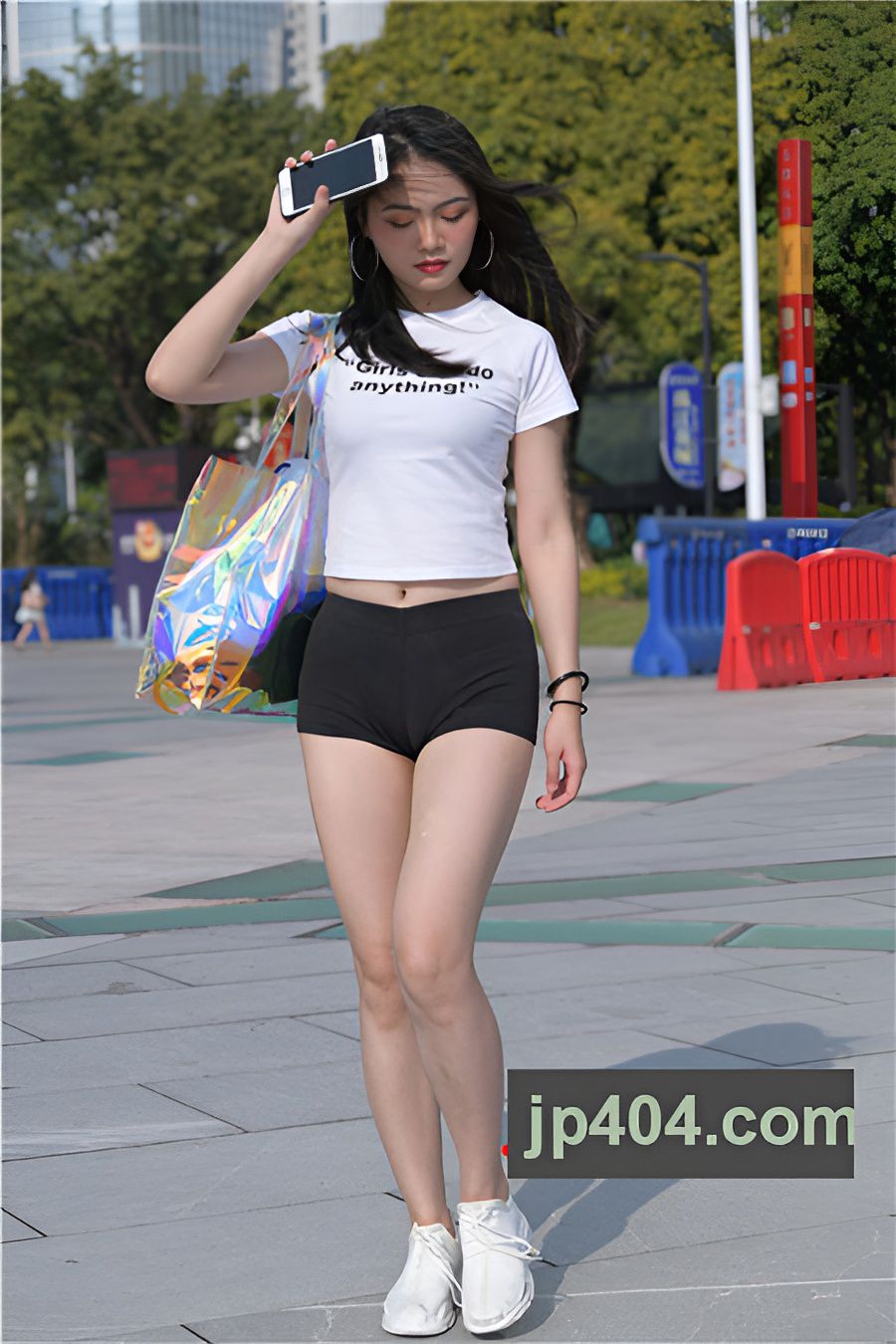 紧身黑色热裤美女 【套图+视频】