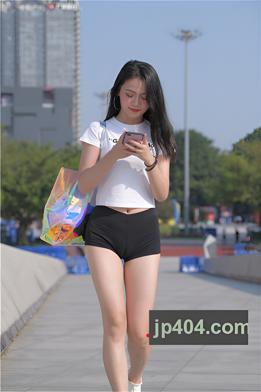 紧身黑色热裤美女 【套图+视频】