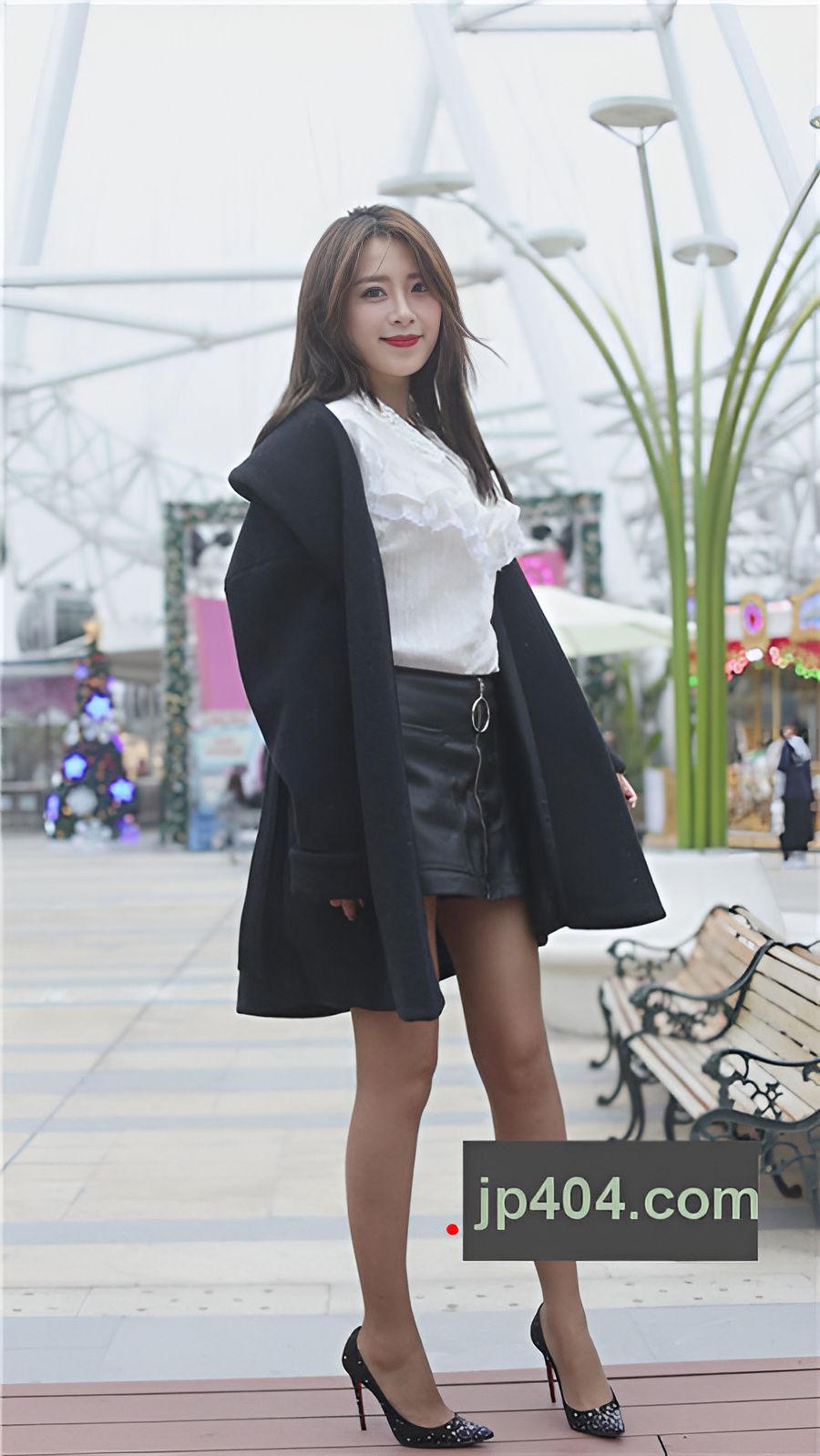 皮短裙高跟丝袜美女 【套图+视频】