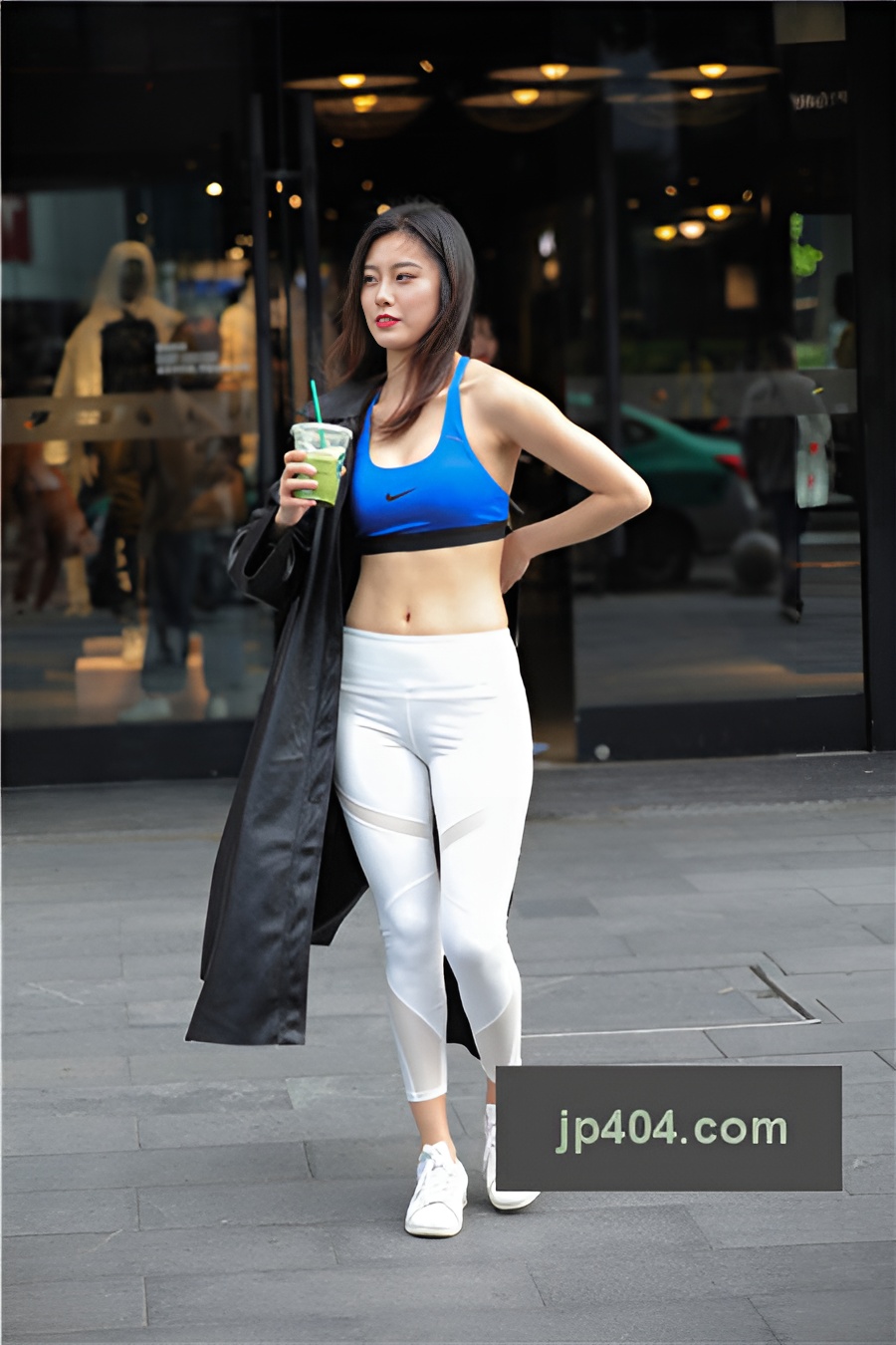 白色紧身瑜伽裤美女【套图+视频】