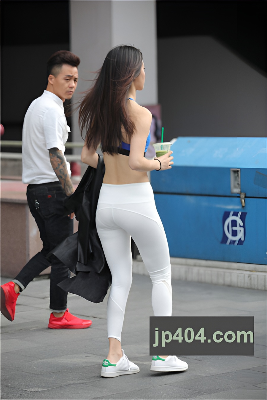 白色紧身瑜伽裤美女【套图+视频】