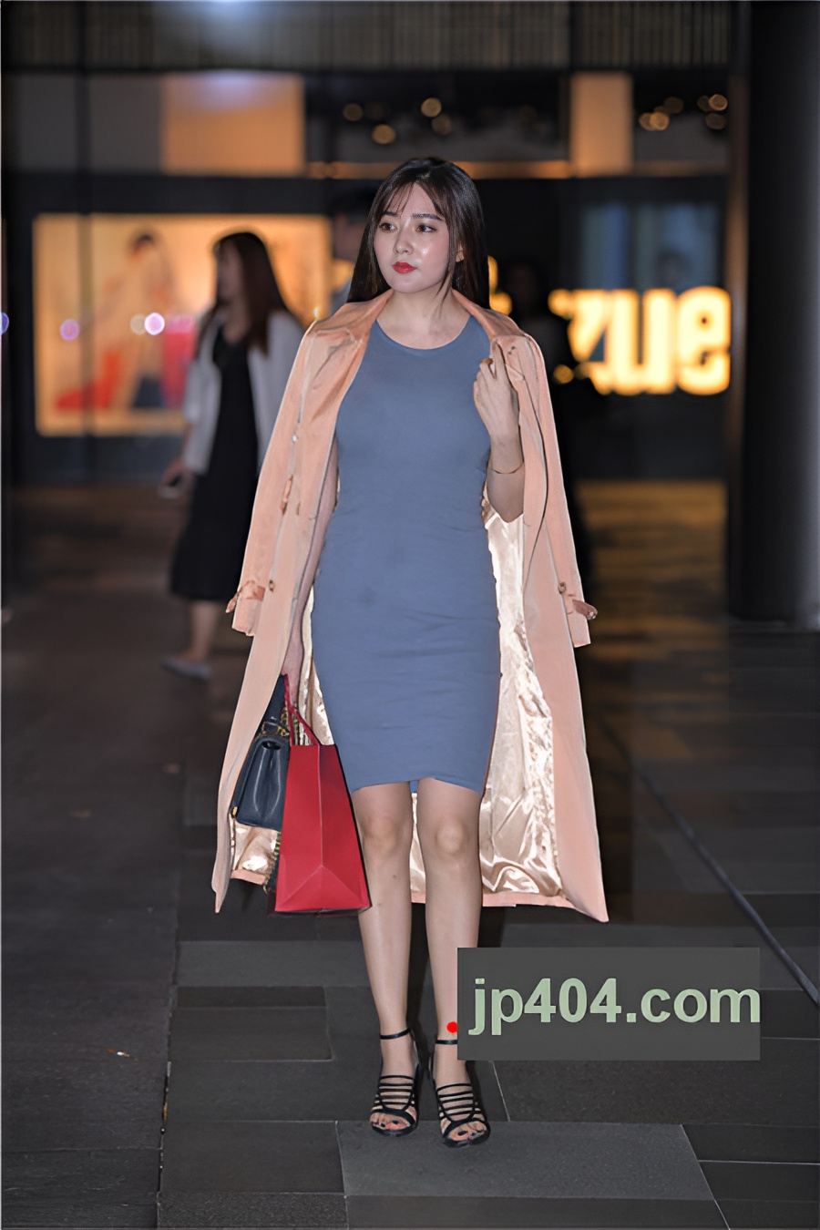 夜拍极品少妇【套图+视频】