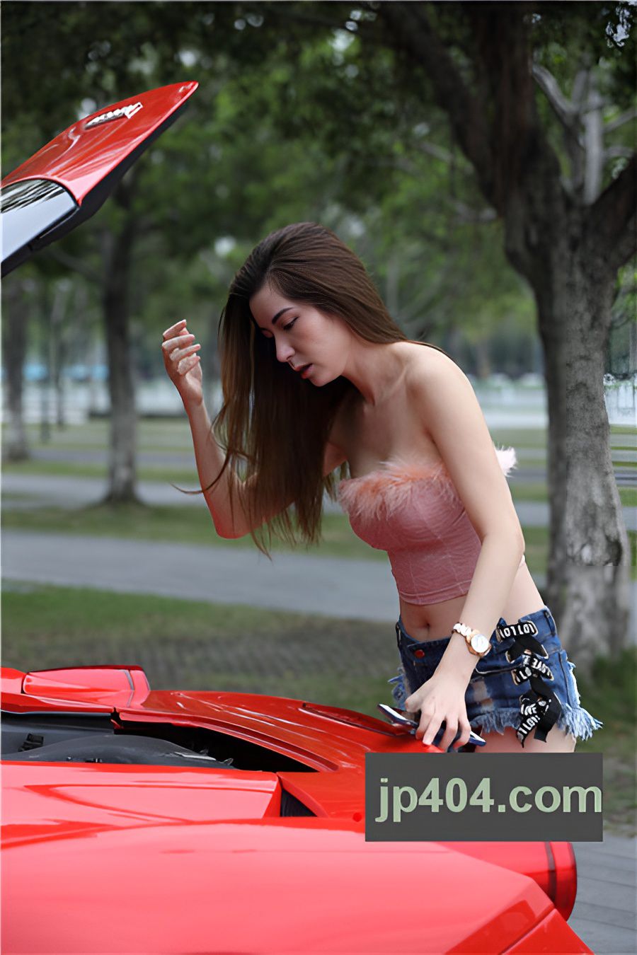 高挑热裤美女【套图+视频】