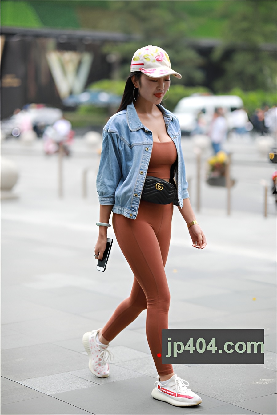 棕红色瑜伽裤美少妇 【套图+视频】