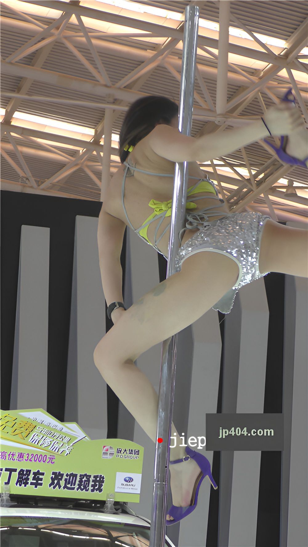 车展上跳钢管舞的小姐姐[1.45G/MP4]