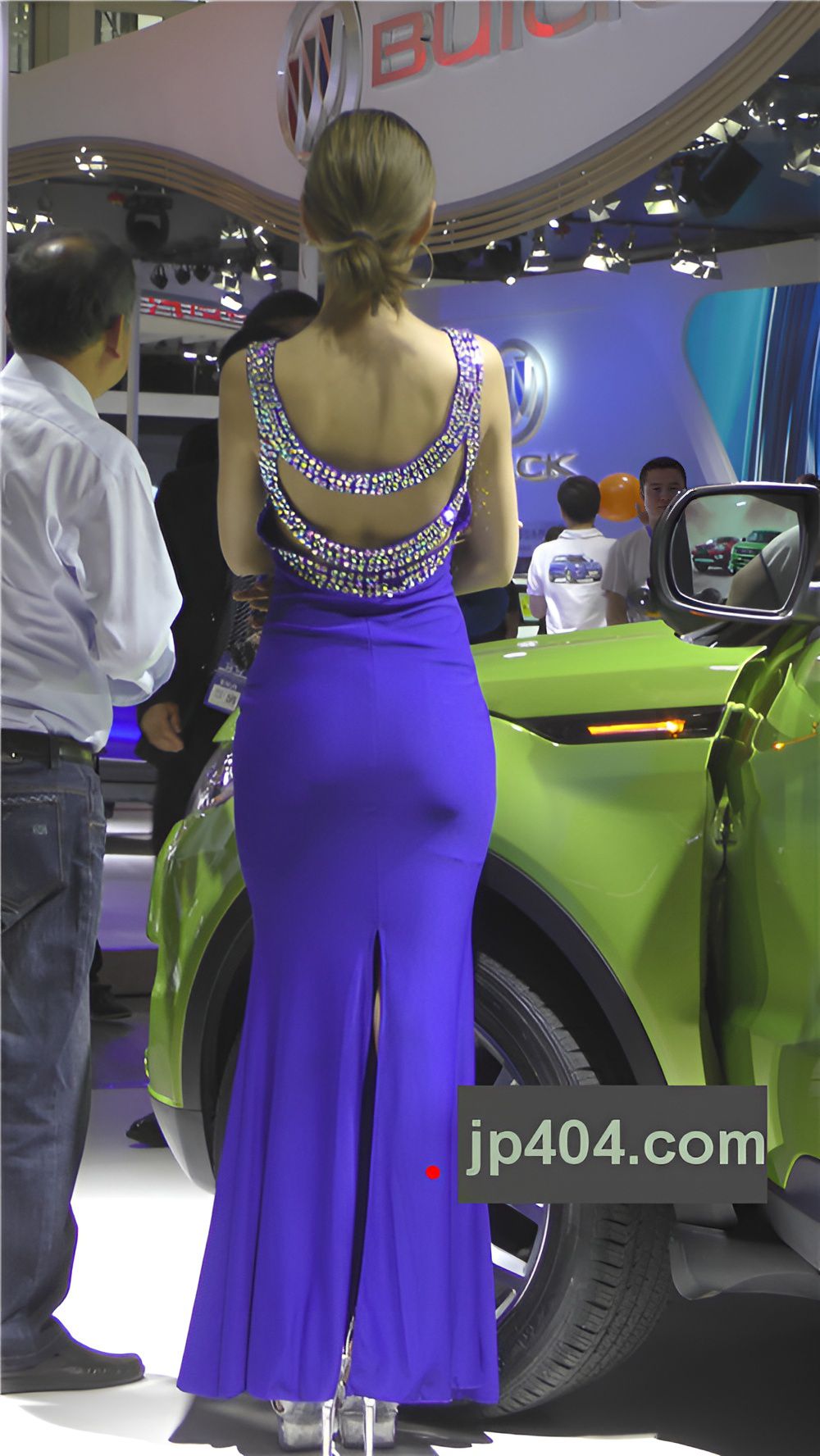 长裙车模小姐姐[1.56G/MP4]