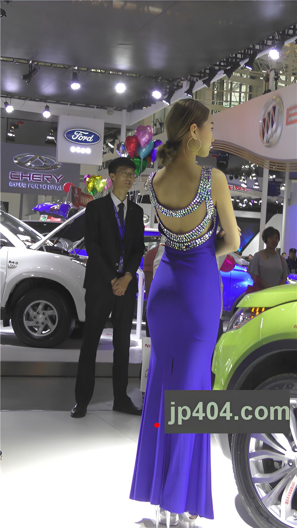 长裙车模小姐姐[1.56G/MP4]