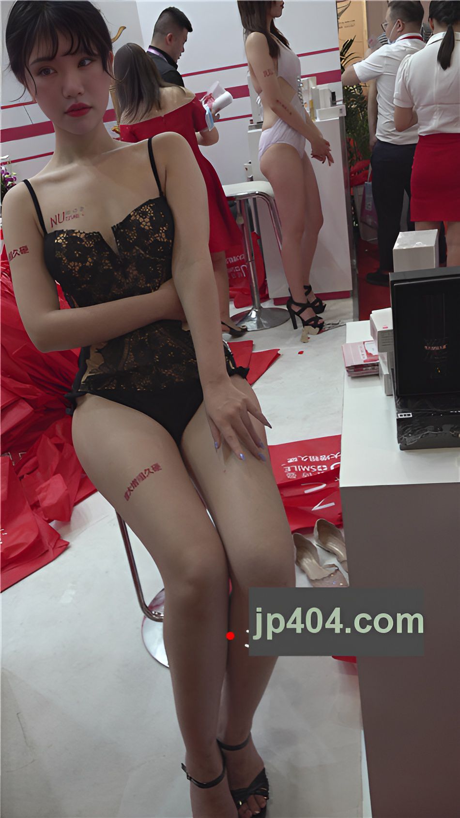 性感的丰腴模特美女[1.99G/MP4]