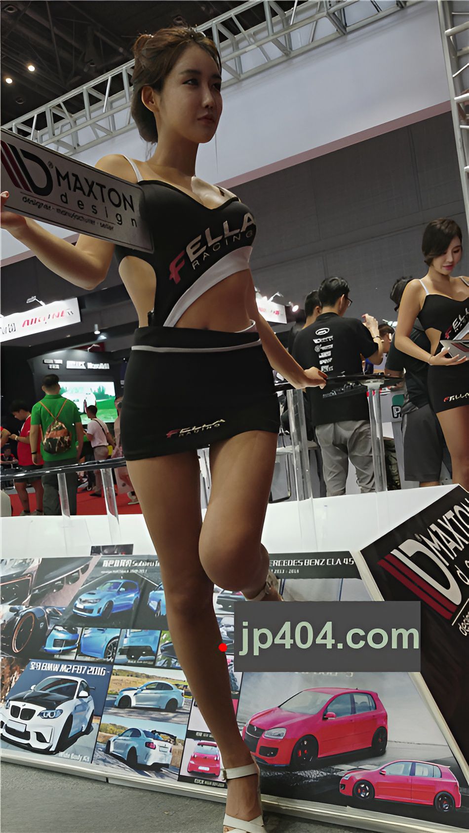 黑裙美模[746M/MP4]