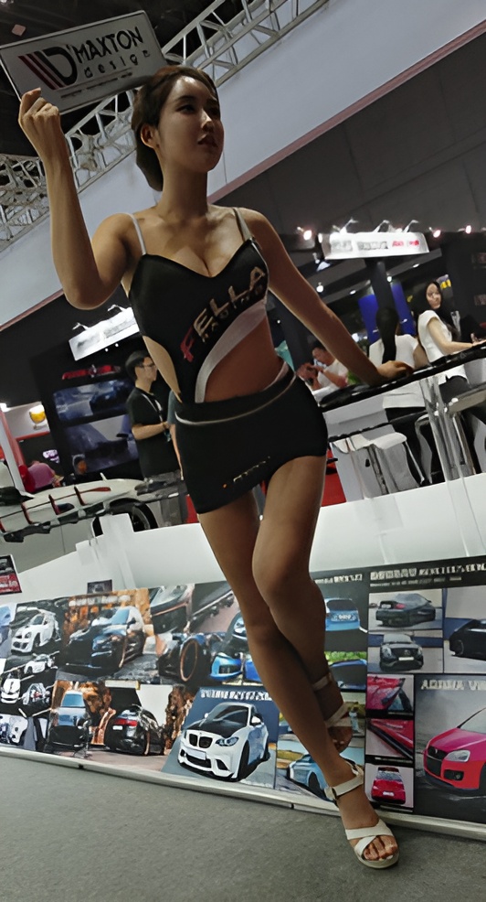 黑裙美模[746M/MP4]