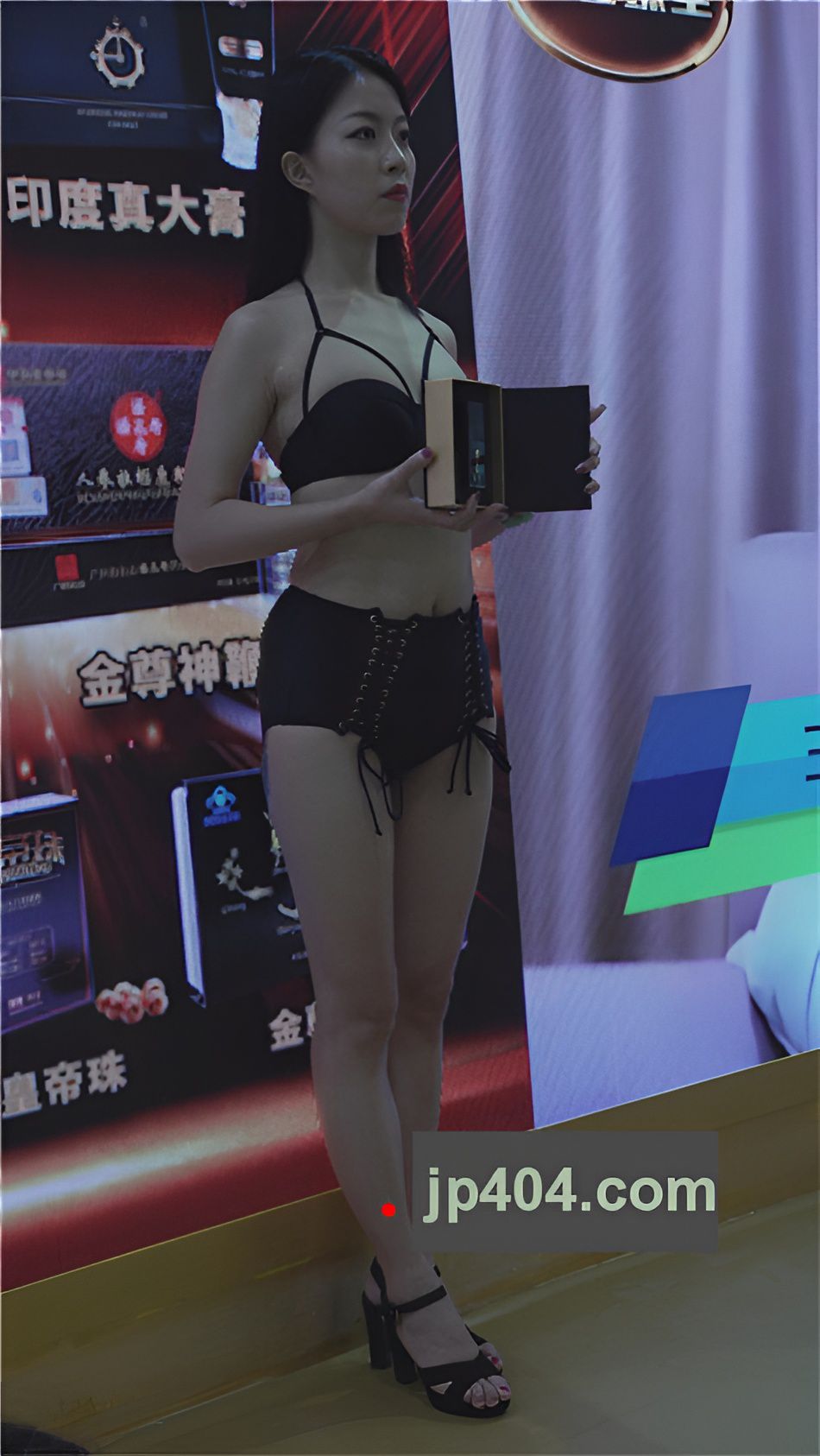 性感的黑色泳装美女[2.24G/MP4]