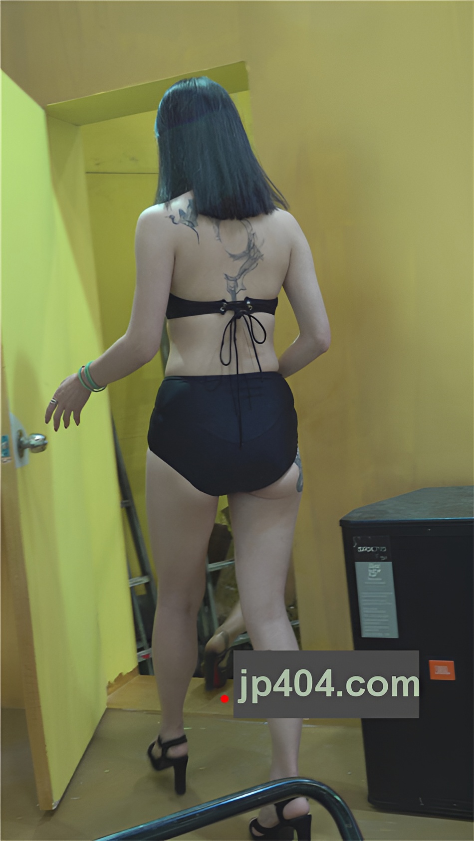 性感的黑色泳装美女[2.24G/MP4]