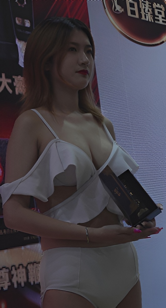 性感的吊带美模[3.21G/MP4]