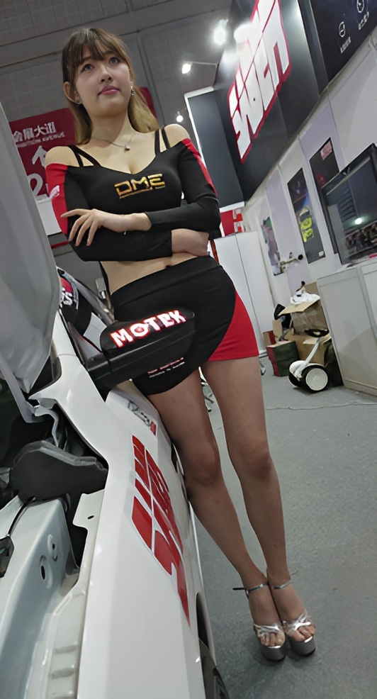 青涩的包臀裙车模美女[515M/MP4]