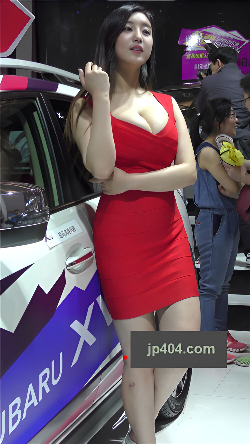 几个漂亮的低胸车模美女[1.56G/MP4]