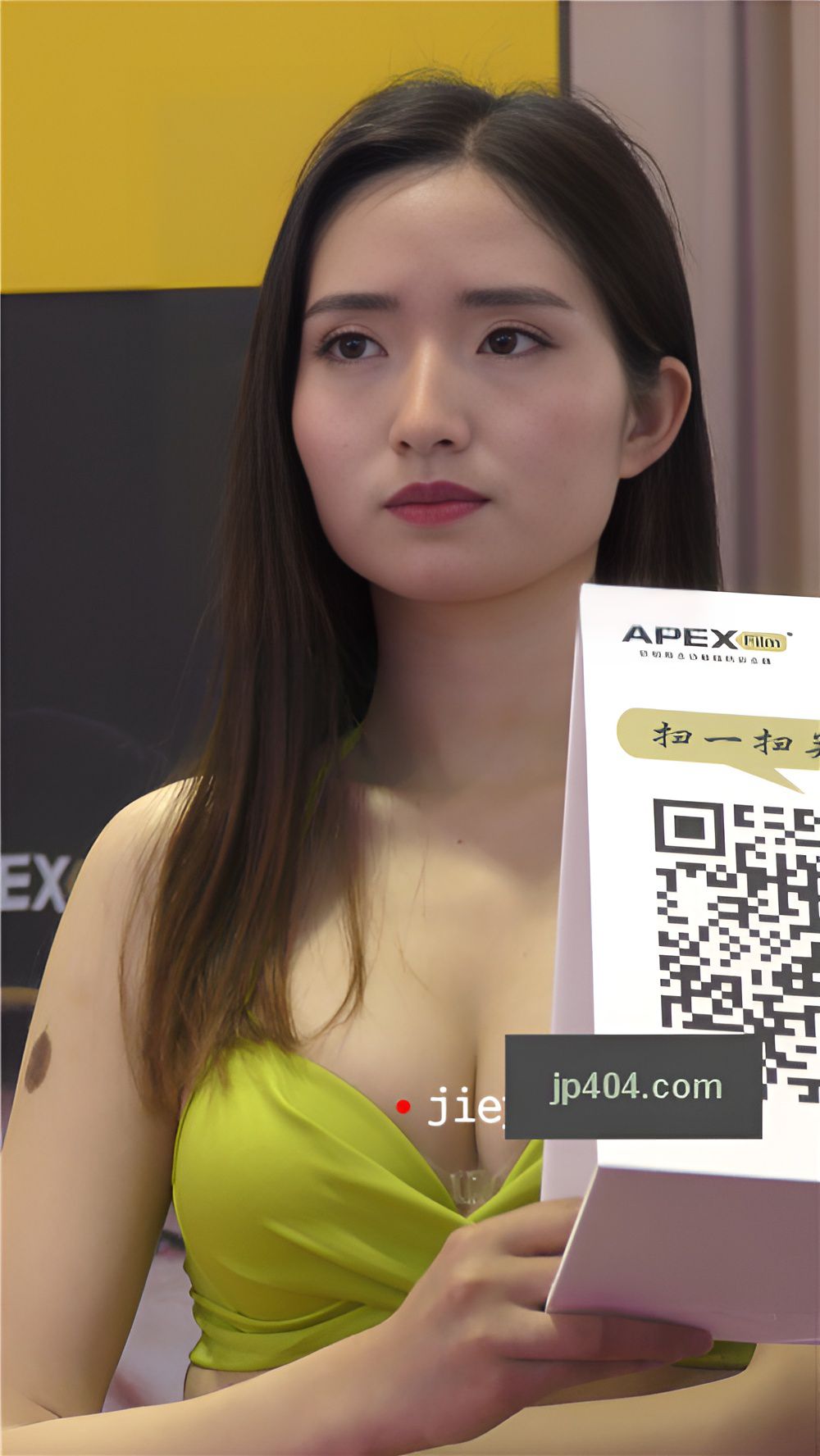 性感的比基尼车模小姐姐[993M/MP4]