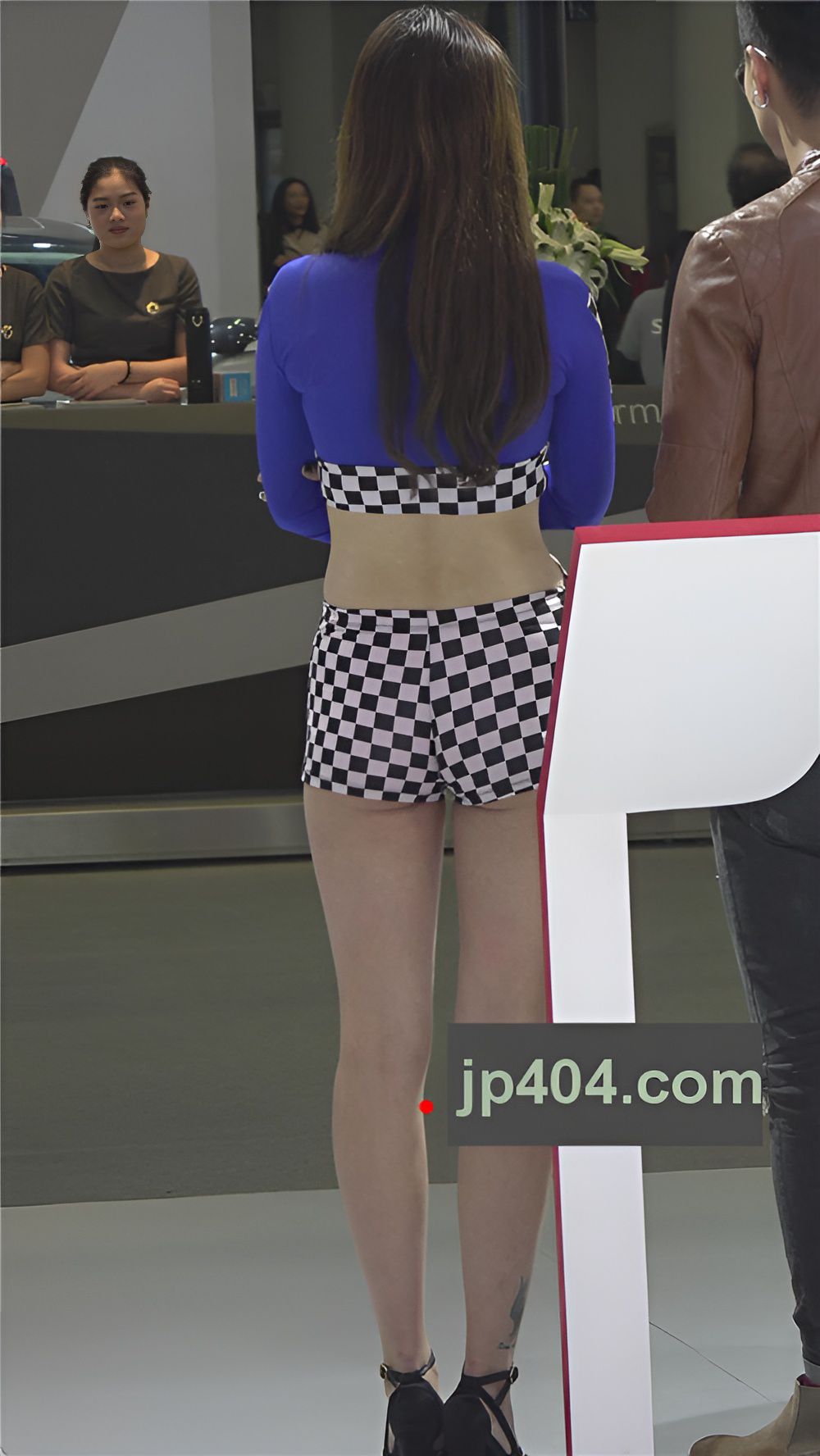 漂亮性感的车模美女[3.3G/MP4]