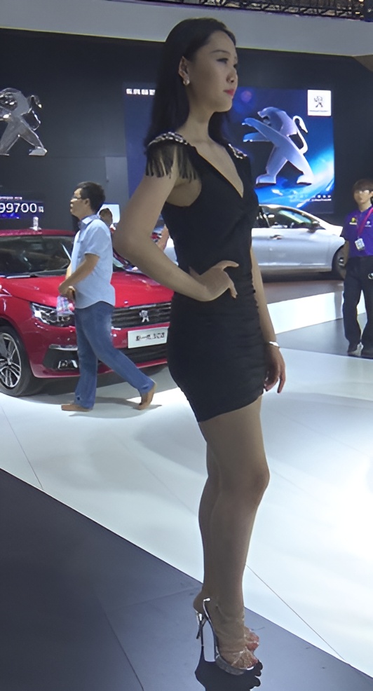 黑色连体包臀裙美模[1.16G/MP4]