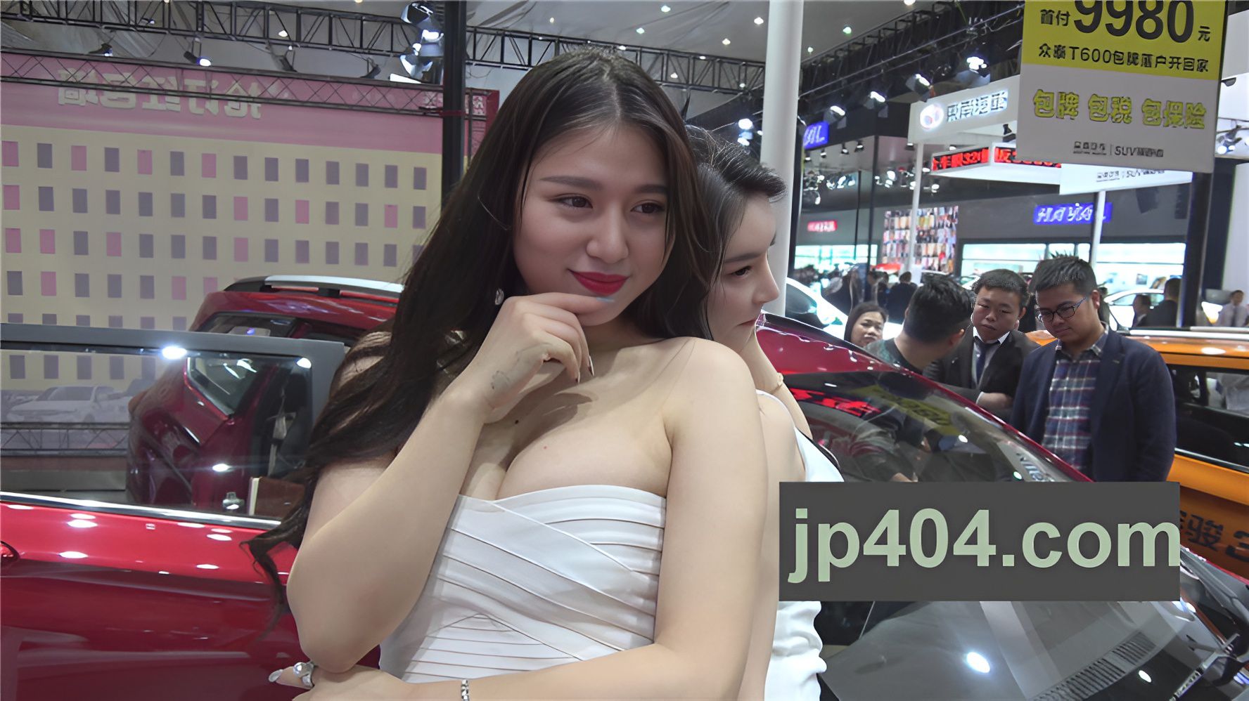 漂亮性感的车模美女[967M/MP4]