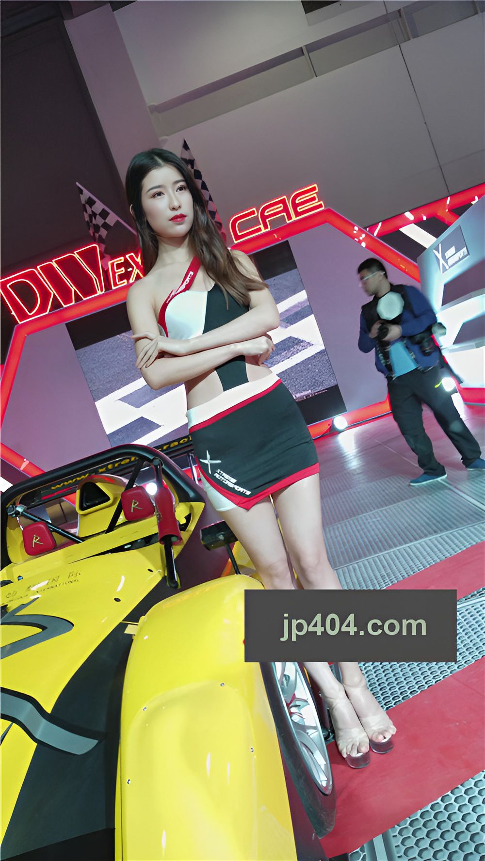 漂亮的包臀长腿美模[400M/MP4]